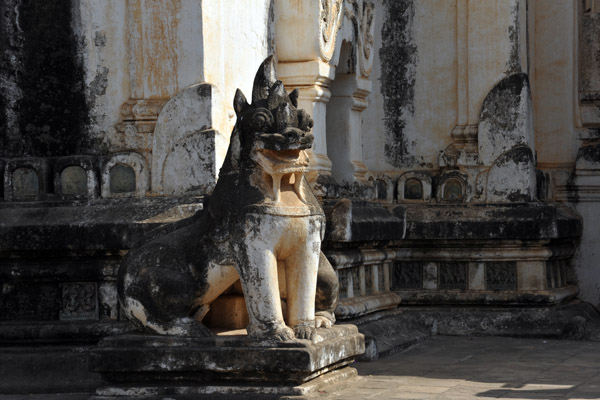 Twin-bodied Chinthe on a corner of Ananda Phaya