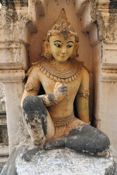 Sculpture at Ananda Phaya