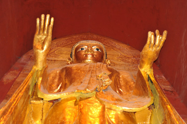 Buddha in the gesture of no fear, abhaya mudra