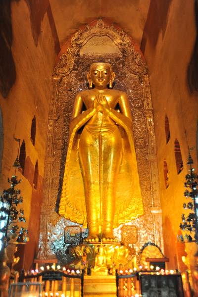 9.5m Buddha in the northern chapel of Ananda Phaya