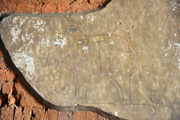 Elephant painted on original stucco work, Htilominlo Guphaya