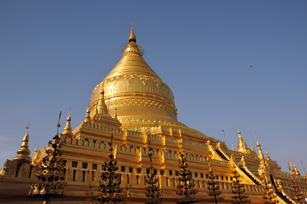 One of the oldest stupas in Burma, Shwezigon Paya served as a model for many later pagodas
