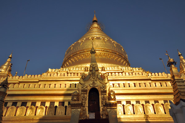 Shwezigon Paya houses several bones of the Buddha as well as a replica of the tooth from Kandy, Sri Lanka