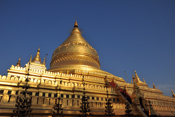 Golden zedi of Shwezigon Paya, Bagan