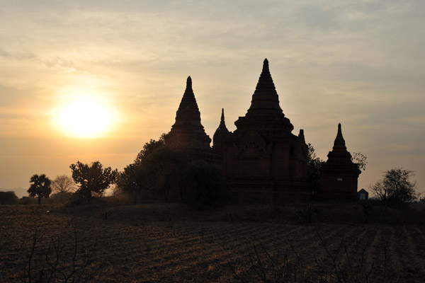 Pagodas just to the west of Pyathada Phaya nearing sunset