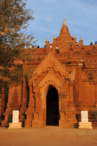 West entrance, Pyathadar Temple