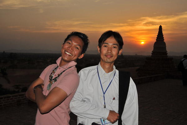 Dennis and our guide, Thu Ya Aung, Pyathada Paya sunset, Bagan