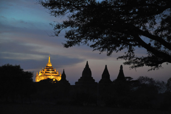 Dusk at Thatbyinnyu Phaya at night - Bagans tallest temple