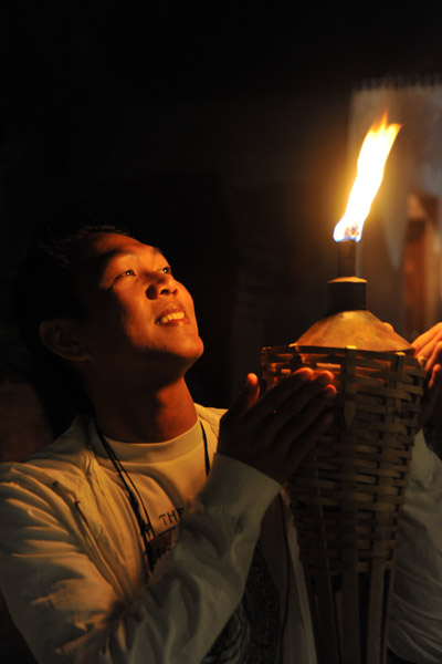 Dennis by torchlight, Hotel @ Tharabar Gate, Old Bagan
