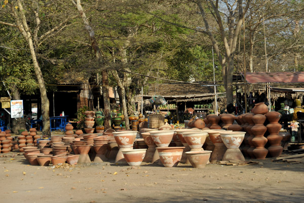 Pottery market in Old Bagan