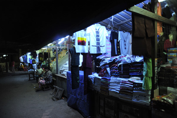 T-shirt shops, Old Bagan market