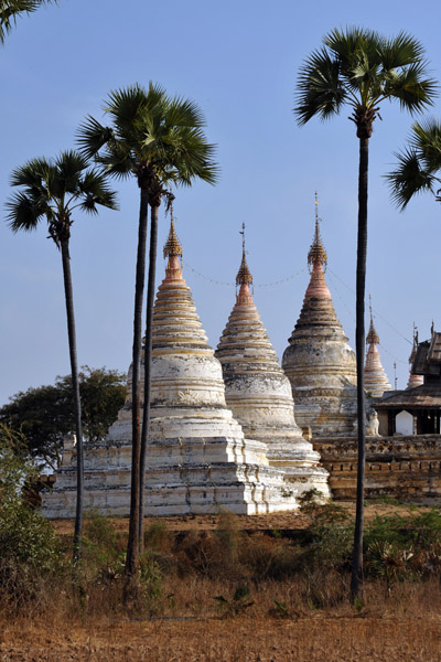 Old Bagan Stupas (N21 10 44/E094 52.15)