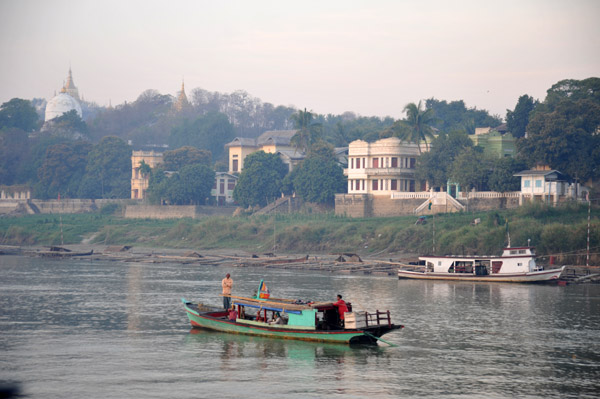 Boat traffic at Sagaing