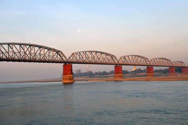 The old Ava Bridge, just downstream of the new Sagaing Bridge