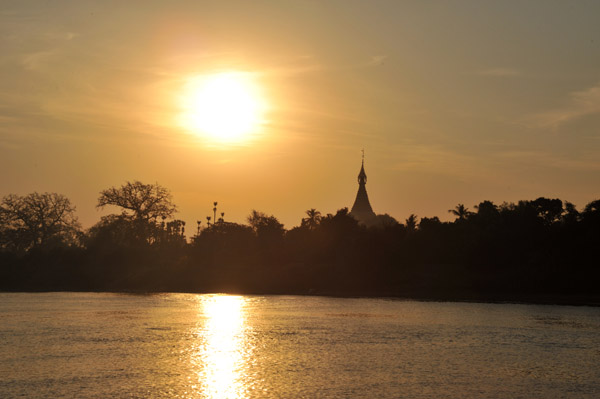 Sunrise behind the ancient capital city of Inwa (Ava)