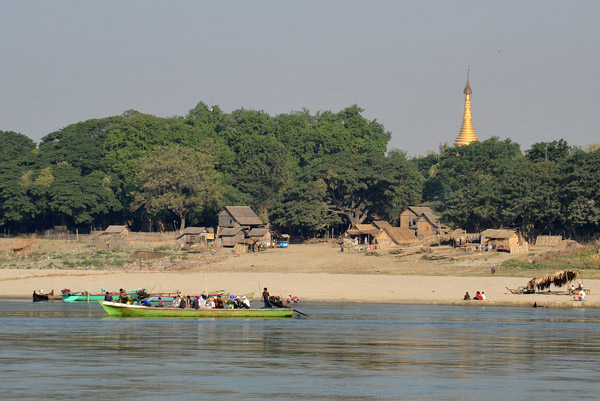 Ywathitgyi, a riverside village with a golden stupa 2 hrs 15 min downstream from Mandalay