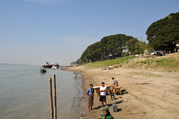Myinmu is on the right bank of the Irrawaddy in a section where the flow is more east to west