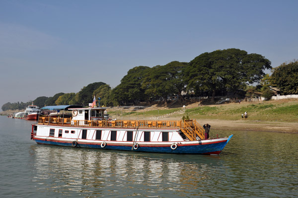 Boat off the Myinmu waterfront