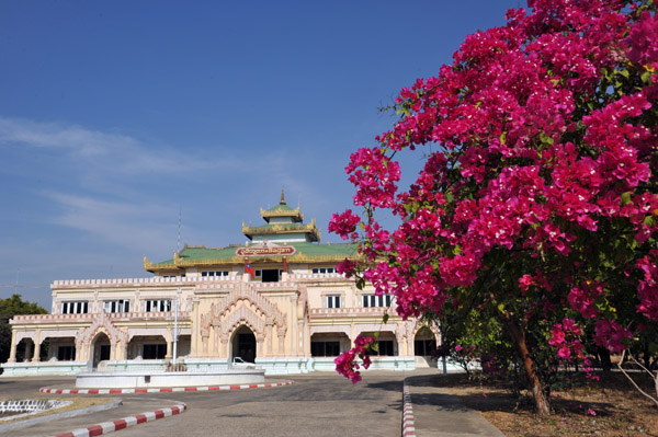 Bagan Railway Station - 10 hours to Mandalay, 20 hours to Yangon