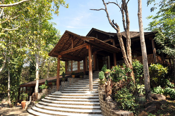 Popa Mountain Resort