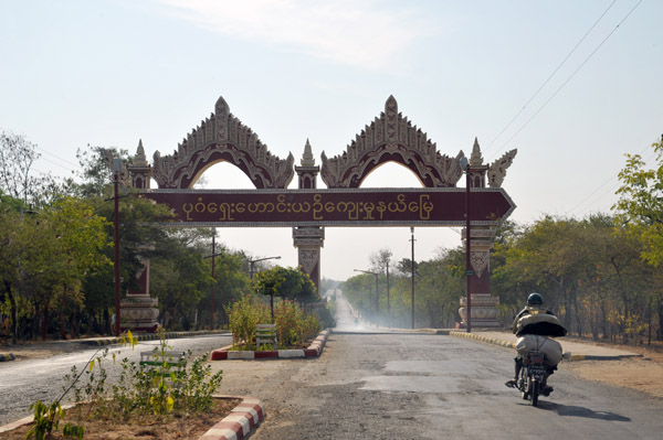 Road leading east out of Bagan towards Mt. Popa