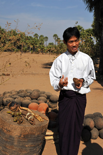 The guide Thu Ya Aung describing the fruit