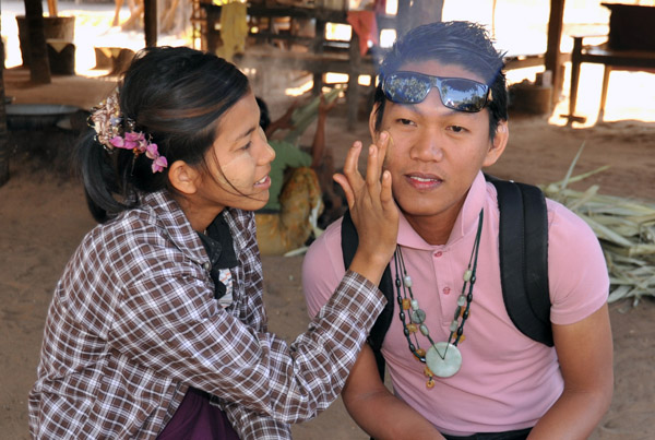Thanaka (သနပ်ခါး) is used as makeup and as sunscreen
