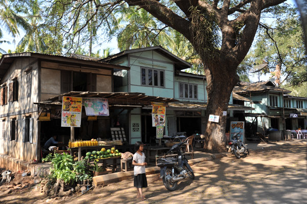 Kyaukpadaung, a town near Mt. Popa