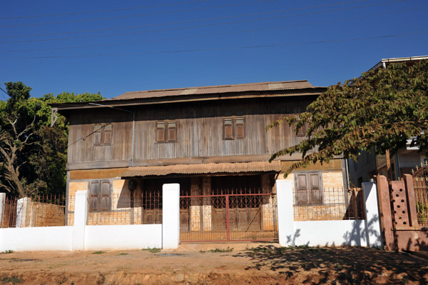 Main Street, National Highway 4, Heho