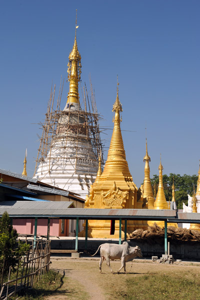 Stupa renovation north of Nyaungshwe