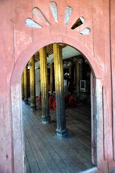Entrance, Shwe Yan Pyay monastery