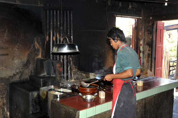 Kitchen of Daw Nyunt Yee Restaurant