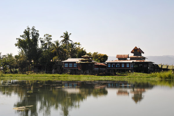 Arriving at Nga Hpe Chaung, the famous Jumping Cat Monastery