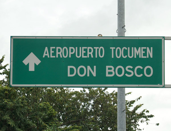Road sign for Panama City's Tocumen Airport