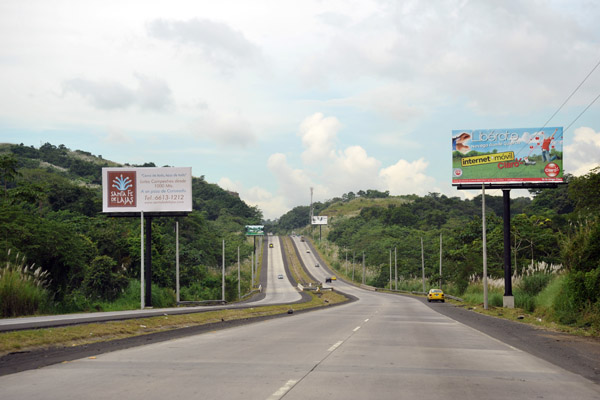 Via Centenario, a highway linking Panama City with Arrajn