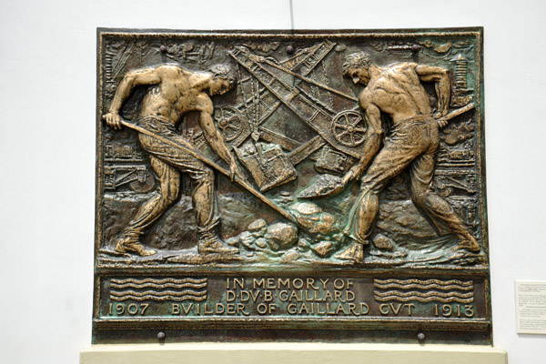 Plaque dedicated to the builder of the Gaillard Cut, 1907-1913