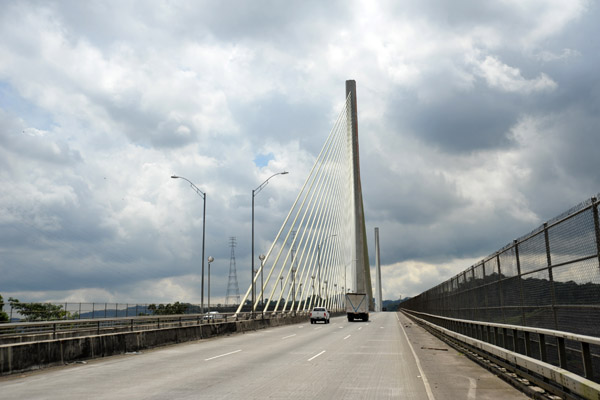 Driving across the Puente Centenario (Centennial Bridge)