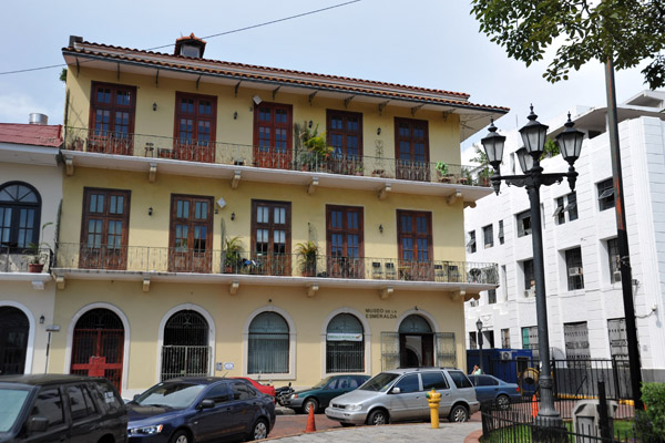 Museo de la Esmeralda (Emerald Museum) Plaza Independencia, Casco Viejo