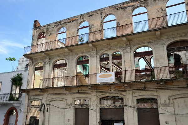 Building on Plaza Independencia slated for renovation