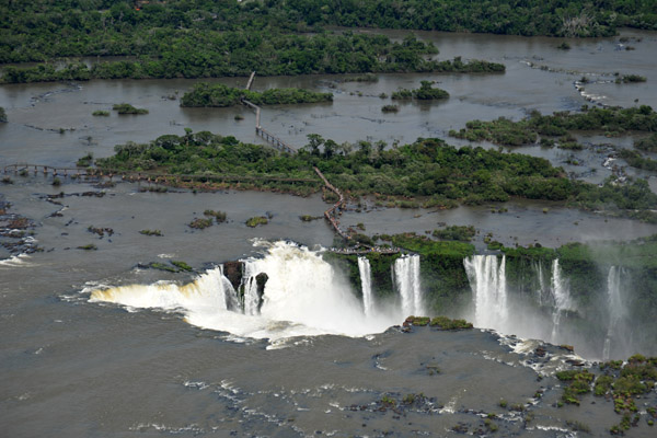 Cataratas do Iguaz with the Argentinian boardwalk