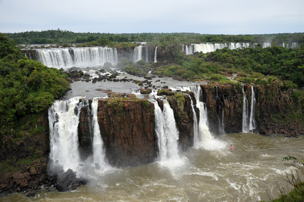 The two main drops of Iguau Falls