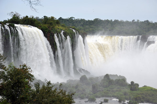 Each of the waterfalls is 60 to 82m high