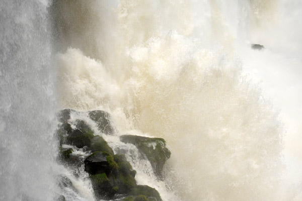 Powerful water - Iguau Falls