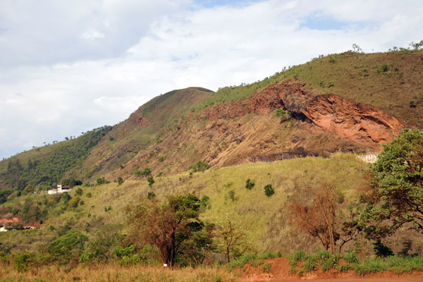 Cutaway in the hillside for the Minas Gerais railroad