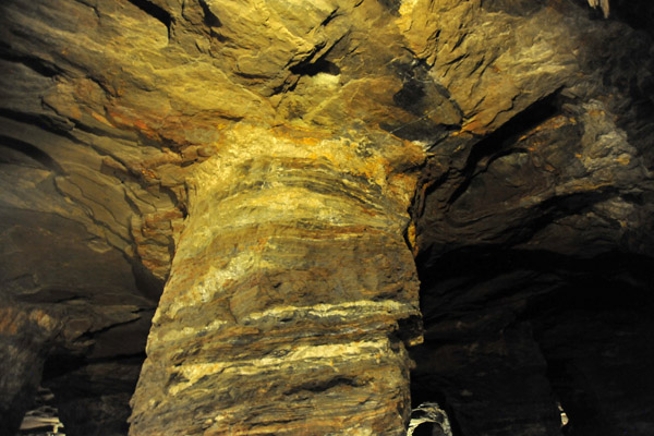 Pillar of rock left standing to support the gallery roof - MInas da Passagem