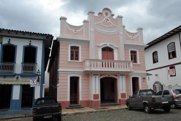 Nicely restored building at Rua Frei Duro 22, Mariana
