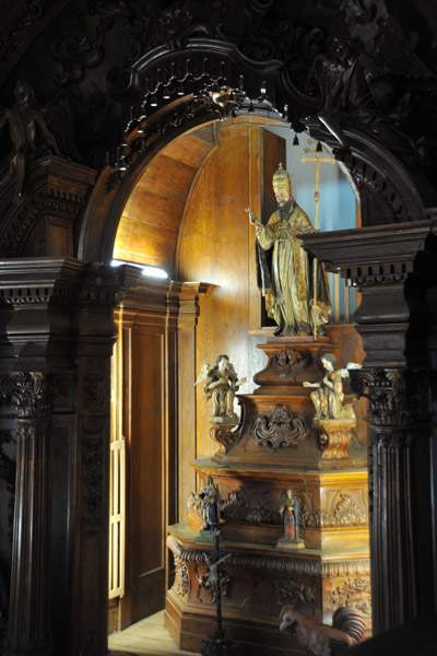 View of the statue of St. Peter behind the High Altar
