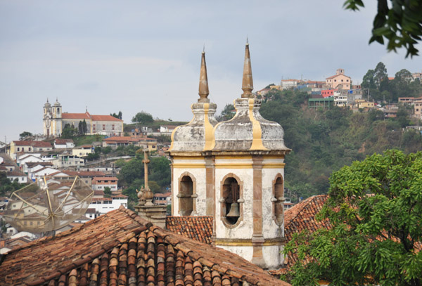Twin spires of Igreja de So Francisco with Igreja de Santa Efigenia in the distance