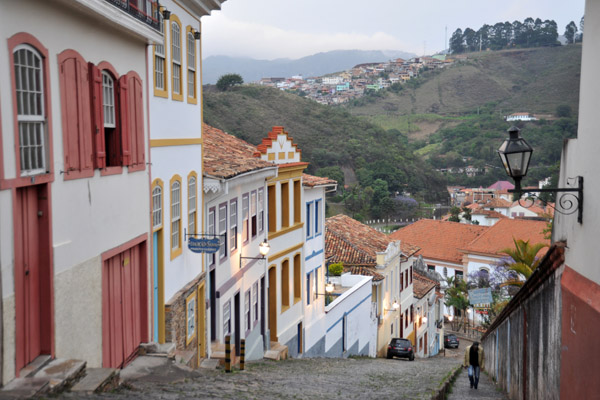 Rua Sen. Rocha Lagoa climbing back up to Praça Tiradentes