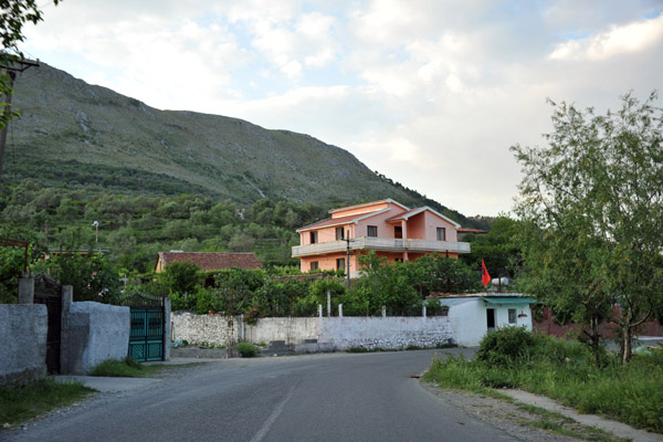 Villa along the road south of Lake Shkodr